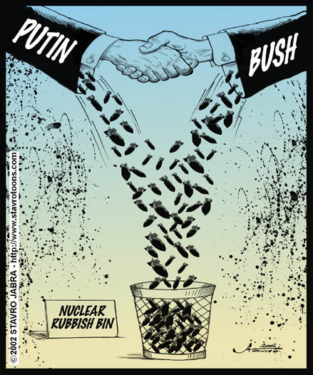 stavro 052702 s - Bush, Putin sign nuclear deal.jpg