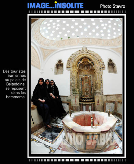 photo stavro - Des touristes iraniennes au palais de Beiteddine