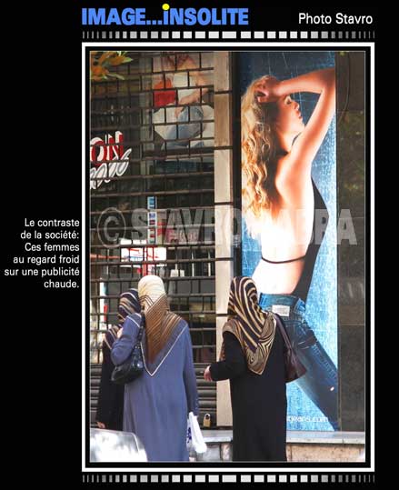 photo stavro - Le contraste de la socit: Ces femmes au regard froid sur une publicit chaude  la rue Hamra de Beyrouth