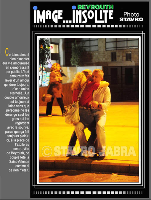 photo stavro - A la place de l'Etoile  Beyrouth, un couple fte la Saint-Valentin sur le trottoir