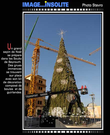 photo stavro - Un grand sapin de Noel se prépare dans les Souks de Beyrouth